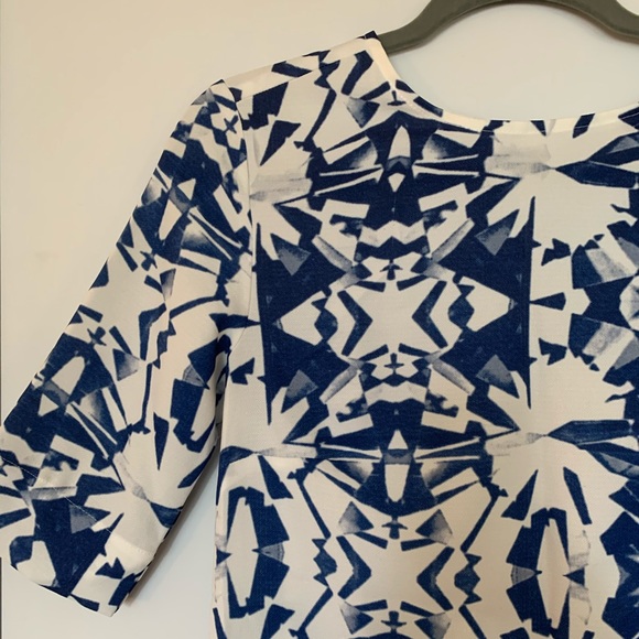 Designer Geo-Abstract Diamond Printed Shift Dress - Picture 2 of 4